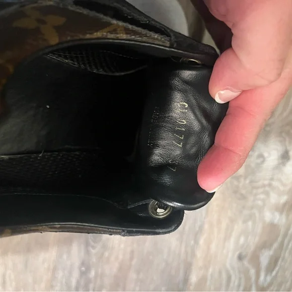 Louis Vuitton run away sneakers - Picture 9 of 9